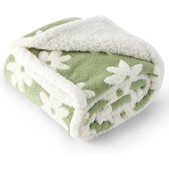 Green Waterproof Blanket – Lightweight, Soft, and Practical Length: 80 cm, Width: 60 cm