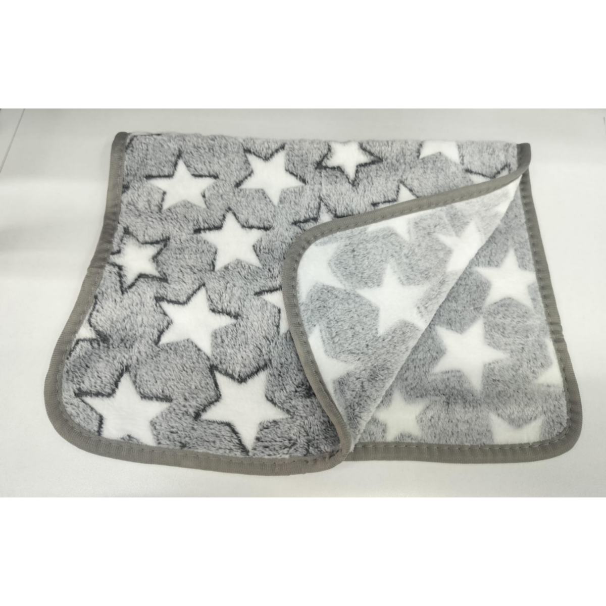 Comfortable Pet Blankets 24 cm *16cm , Machine Washable - with Cute Heart Patterns, Suitable for All Kinds of Dogs And Cats dark gray desing.
